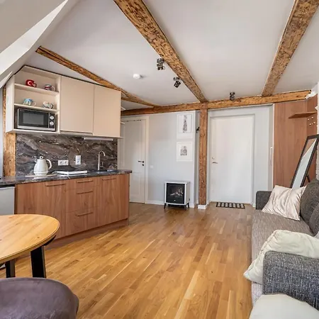 Old Town Gem - Rooftop - By Innorental *